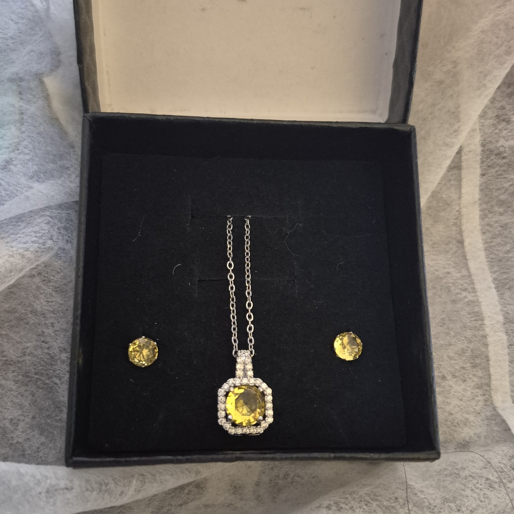 Boutine LA Yellow and Silver Necklace Set
